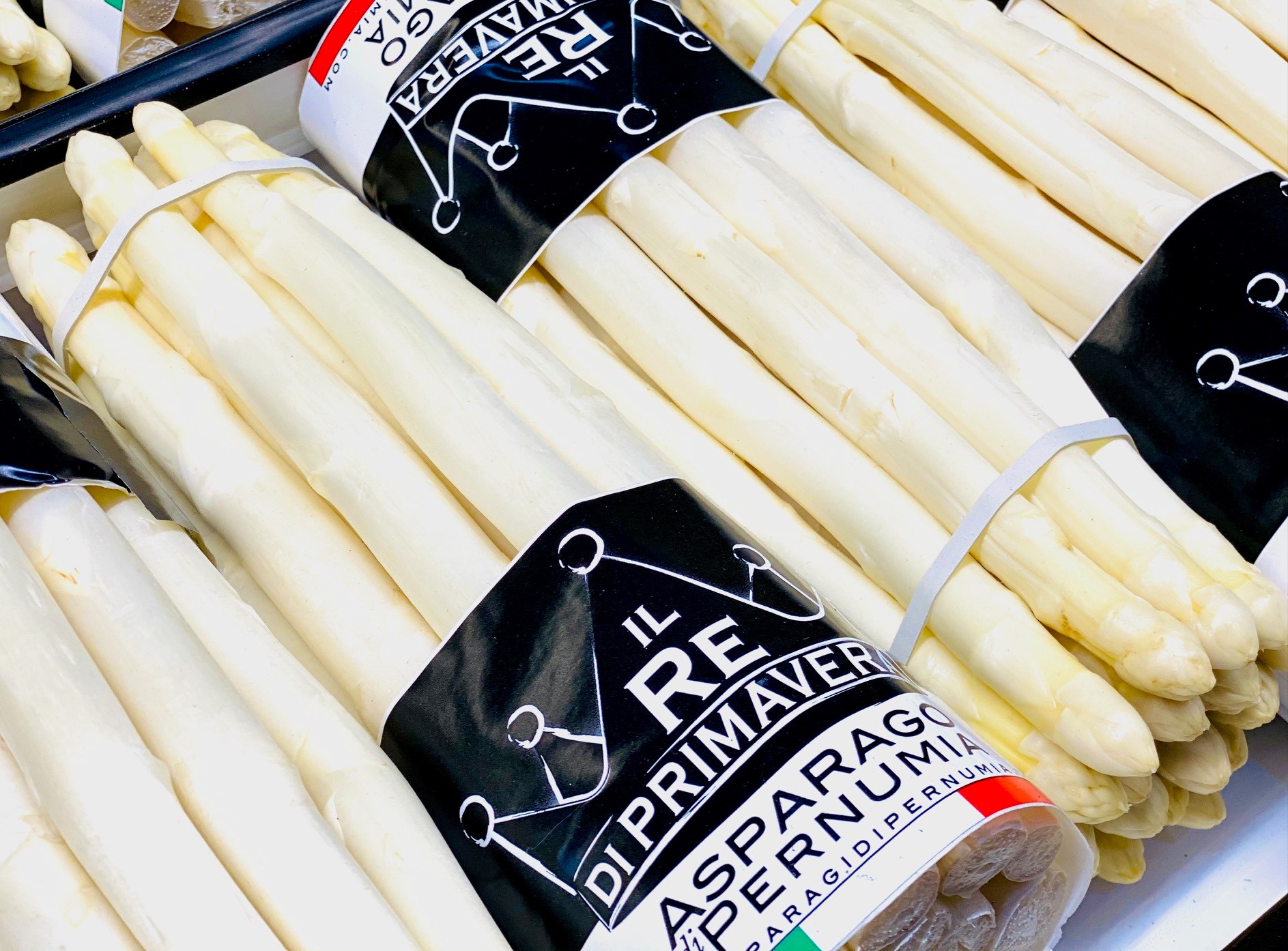 Weisser Spargel aus Italien